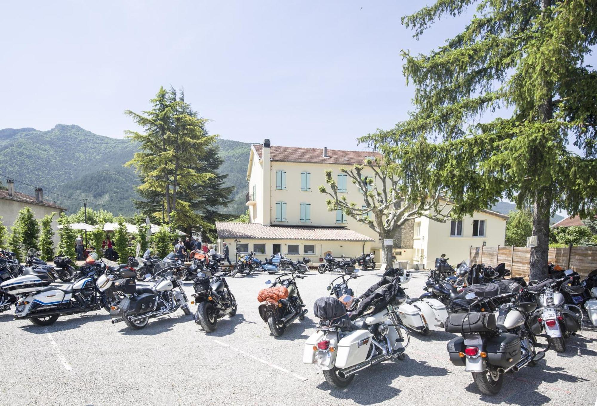 Hotel Le CARNOT à Die Extérieur photo